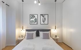 Fresh, New & Ready For You! Rnvtd Apt In Koukaki!